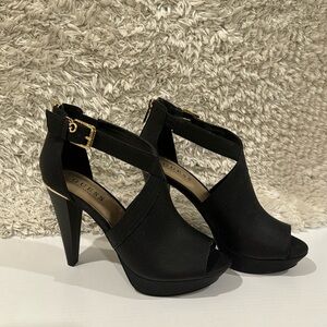 Guess High Heels // Like New!! // Suze 8.5W // 4in heel